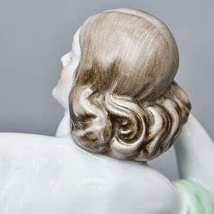 Коллекционная Фарфоровая статуэтка «Обнаженная девушка с зеркалом», HEREND Венгрия.