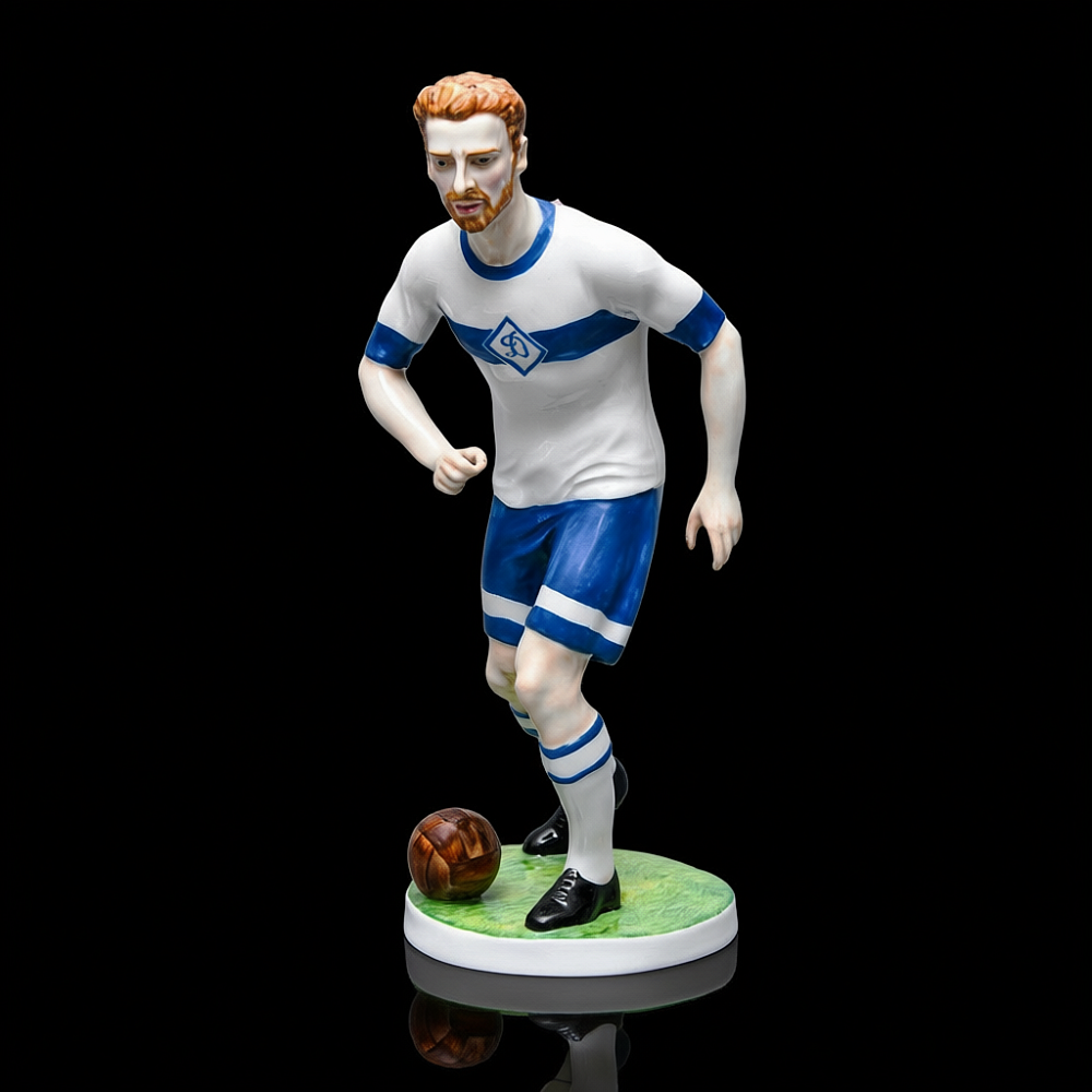 Большая Коллекционная Авторская Статуэтка «Футболист ДИНАМО», фарфор, Россия -1993 год.