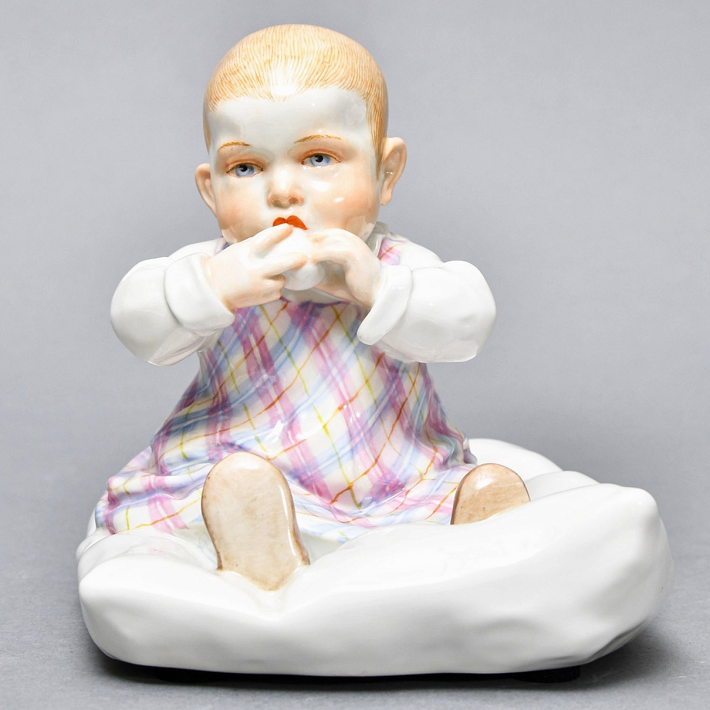 Коллекционная Фарфоровая статуэтка «Дети Хеншеля. Ребёнок, сидящий на подушке», Meissen Германия. 