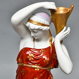 Антикварная Фарфоровая статуэтка «Девушка с кувшином», Nymphenburg Германия, начало ХХ века.