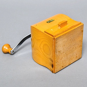 Коллекционная ручная механическая кофемолка «PeDe» Голландия, середина ХХ века.