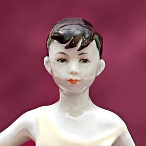 Коллекционная Авторская Фарфоровая статуэтка «Футболист - Юный вратарь», ЛФЗ СССР 1961 год.