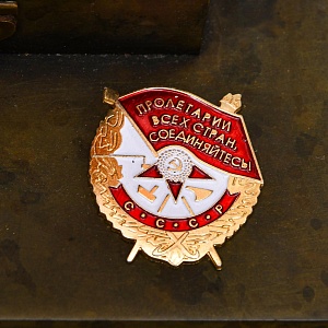 Памятные Кварцевые Настольные Часы «Звезда Победы - ХХХ лет» СССР - 1975 год. 