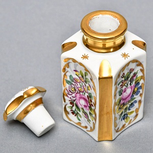 Антикварный Парфюмерный набор - три Флакона и Шкатулка, Limoges Франция, конец XIX - начало ХХ века. 