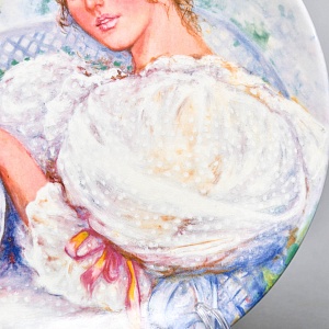 Коллекционная Фарфоровая тарелка «Девушка с кольцом», Wedgwood Англия - 1986 год. 
