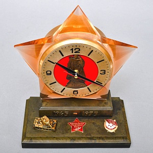 Памятные Кварцевые Настольные Часы «Звезда Победы - ХХХ лет» СССР - 1975 год. 