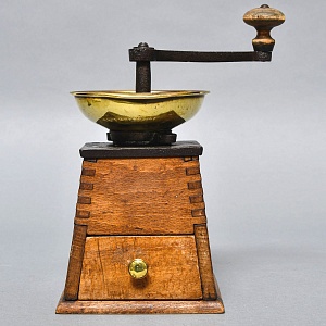 Деревянная Старинная Ручная Механическая Кофемолка - Мельница «GARANTIRT», Бельгия начало ХХ века.