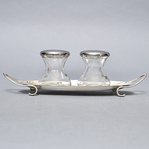 Сервировочный Набор для Специй из 2-х предметов на подставке, Англия, середина ХХ века.