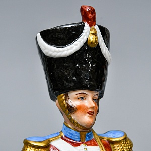 Коллекционная Фарфоровая статуэтка «Солдаты Британской армии. Тамбур - майор», SITZENDORF Германия.
