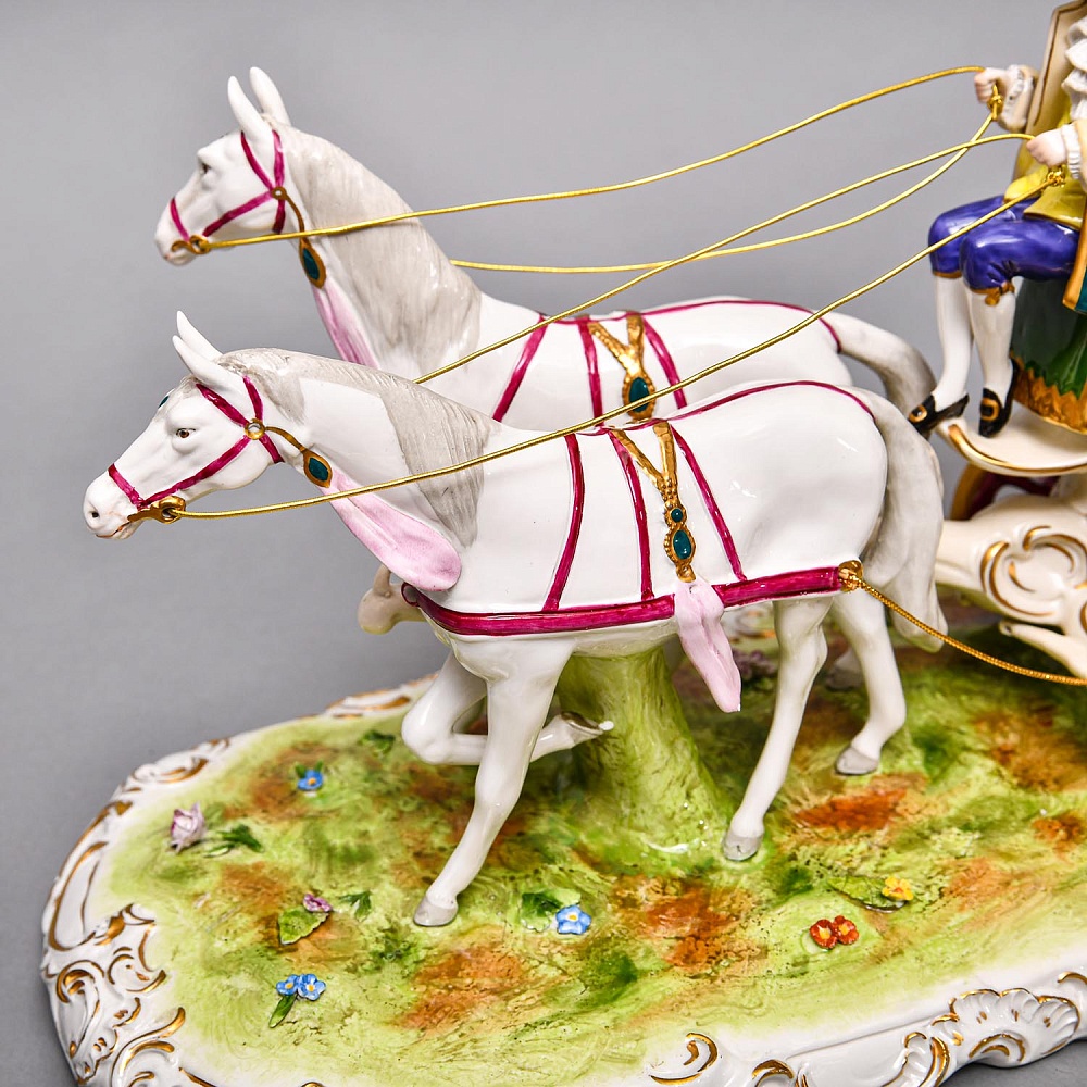 Большая Фарфоровая статуэтка «Карета с влюбленной парой», Scheibe Alsbach Германия, 1925 - 1962 гг. 