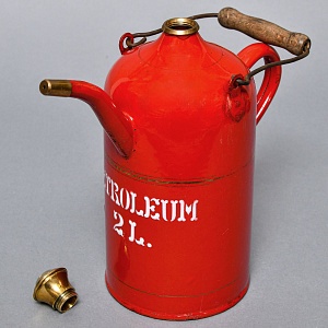 Антикварная Канистра для бензина - Эмалированный Бидон на 2 литра, Германия начало ХХ века.