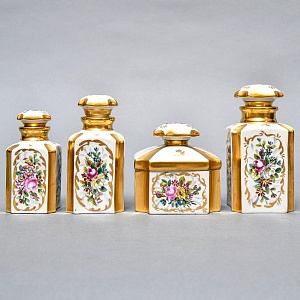 Антикварный Парфюмерный набор - три Флакона и Шкатулка, Limoges Франция, конец XIX - начало ХХ века. 