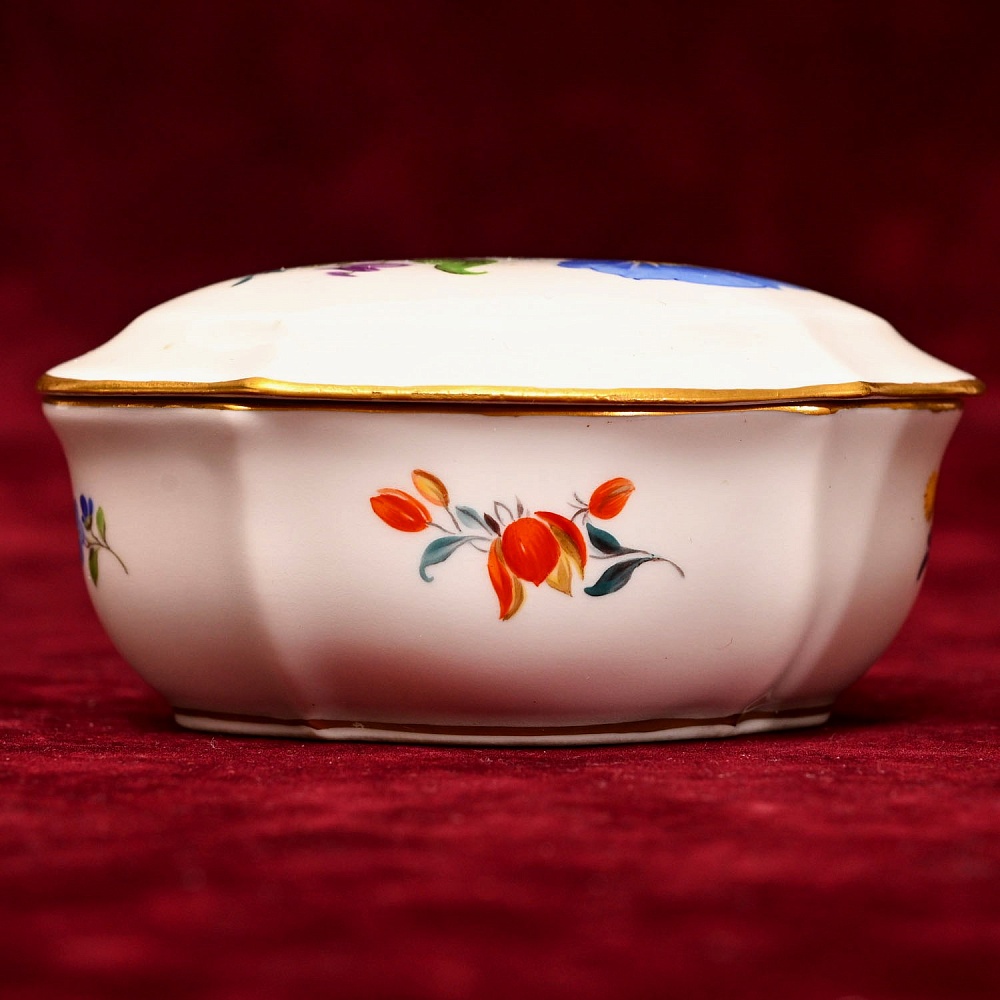 Коллекционная Шкатулка - Бонбоньерка «КОЛОКОЛЬЧИК», Фарфор MEISSEN Германия, середина ХХ века.