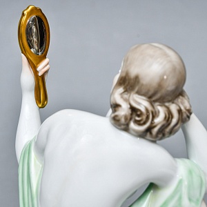 Коллекционная Фарфоровая статуэтка «Обнаженная девушка с зеркалом», HEREND Венгрия.