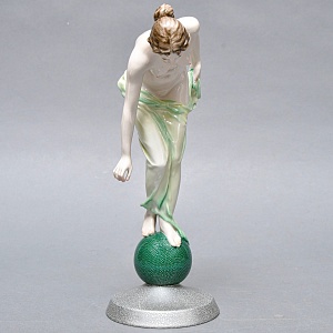 Антикварная Фарфоровая статуэтка «Обнаженная девушка на шаре», Rosenthal Германия - 1935 год. 