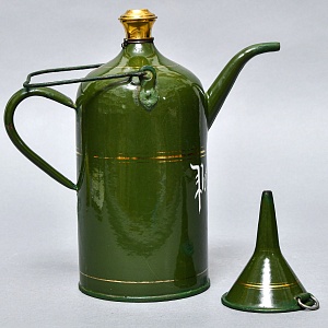 Антикварная Канистра для бензина с воронкой - Эмалированный Бидон на 2 литра, Германия начало ХХ века.