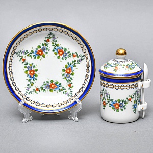 Фарфоровый Соусник с крышкой, блюдцем и ложечкой, Giulia Mangani Италия, вторая половина ХХ века.