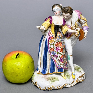 Коллекционная Фарфоровая статуэтка «Пара на Карнавале», Edme Samson Франция, 1940 - 1969 годы. 