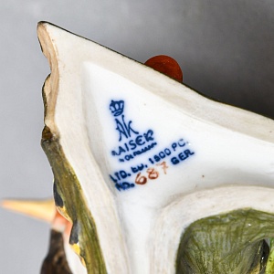 Бисквит! Коллекционная Фарфоровая статуэтка «Птица - Певчий дрозд» KAISER Porzellan Германия - 1979 год.