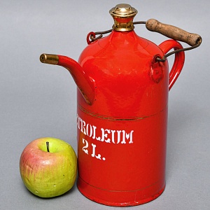 Антикварная Канистра для бензина - Эмалированный Бидон на 2 литра, Германия начало ХХ века.