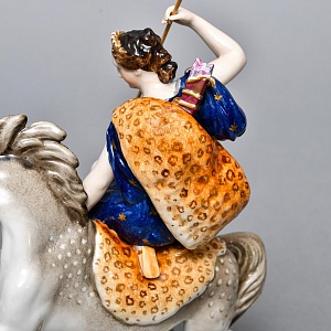 Антикварная Фарфоровая статуэтка «Диана - Охотница на льва», VOLKSTEDT Германия.