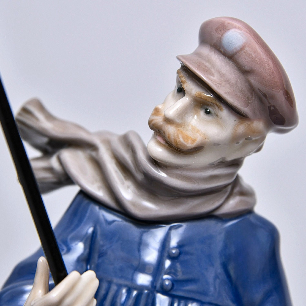 Коллекционная Фарфоровая статуэтка «ФОНАРЩИК», Lladro  Испания, конец ХХ века.