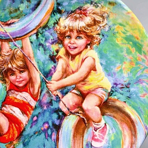 Коллекционная Фарфоровая тарелка «Детство. Мальчики на качелях», Wedgwood Англия - 1985 год. 