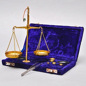 Ювелирные Антикварные Настольные весы с разновесами в футляре, Англия, начало ХХ века! 