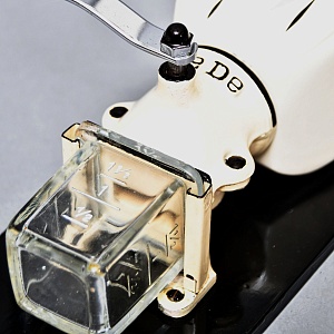 Редкая! Винтажная Настенная Ручная Механическая Кофемолка PeDe, Голландия.