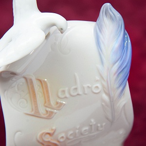 Фарфоровая Настольная плакетка LLADRO Society, Испания, 1985 - 2001 годы. 