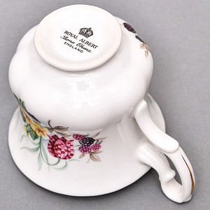 Коллекционная Фарфоровая Кофейная пара «Букет с ежевикой», ROYAL ALBERT Англия.
