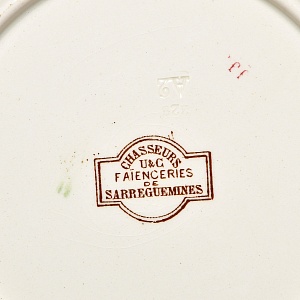 Антикварная Коллекционная тарелка «Охота на дикого кабана», Фаянс Sarreguemines Франция, конец XIX века. 