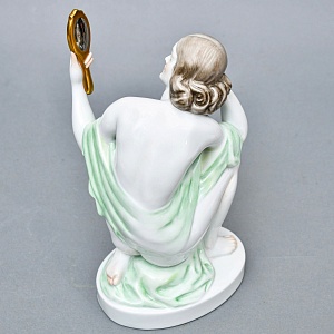 Коллекционная Фарфоровая статуэтка «Обнаженная девушка с зеркалом», HEREND Венгрия.