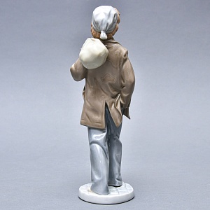 Коллекционная Фарфоровая статуэтка «ЮНГА. Босоногий мальчик», NAO by Lladro. 