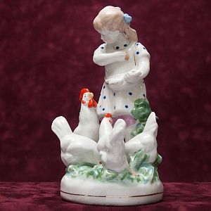 Фарфоровая Статуэтка «Девочка с курами» СССР ДФЗ Дулево -1956 год. 