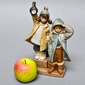 Коллекционная Фарфоровая статуэтка «Дети с фонарем», Lladro серия Грес, Испания.