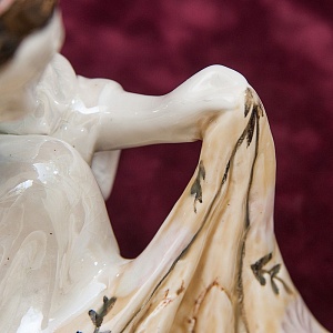 Коллекционная статуэтка - мелочевница «Узбечка с ковром», Фаянс ЗиК Конаково СССР, 1952 - 1962 годы. 