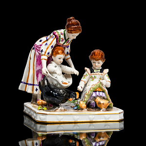 Редкость! Антикварная Фарфоровая Статуэтка «КОРМЛЕНИЕ КУР», Aсkermann & Fritze Германия.