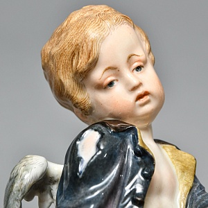 Антикварная Фарфоровая статуэтка «Купидон в образе нищего», Meissen Германия, начало ХХ века. 