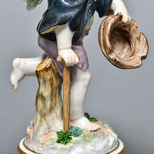 Антикварная Фарфоровая статуэтка «Купидон в образе нищего», Meissen Германия, начало ХХ века. 