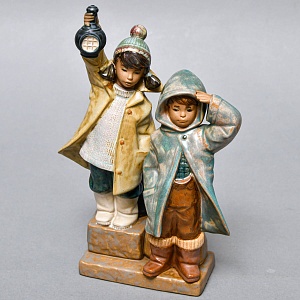 Коллекционная Фарфоровая статуэтка «Дети с фонарем», Lladro серия Грес, Испания.