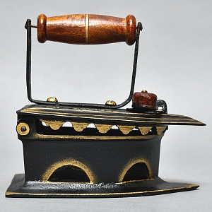 Коллекционный Старинный Угольный Чугунный Утюг Англия начало ХХ века.