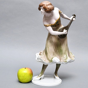 Антикварная Фарфоровая статуэтка «Карнавал. Девушка с лютней», Rosenthal Германия - 1914 год. 