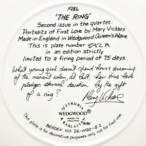 Коллекционная Фарфоровая тарелка «Девушка с кольцом», Wedgwood Англия - 1986 год. 